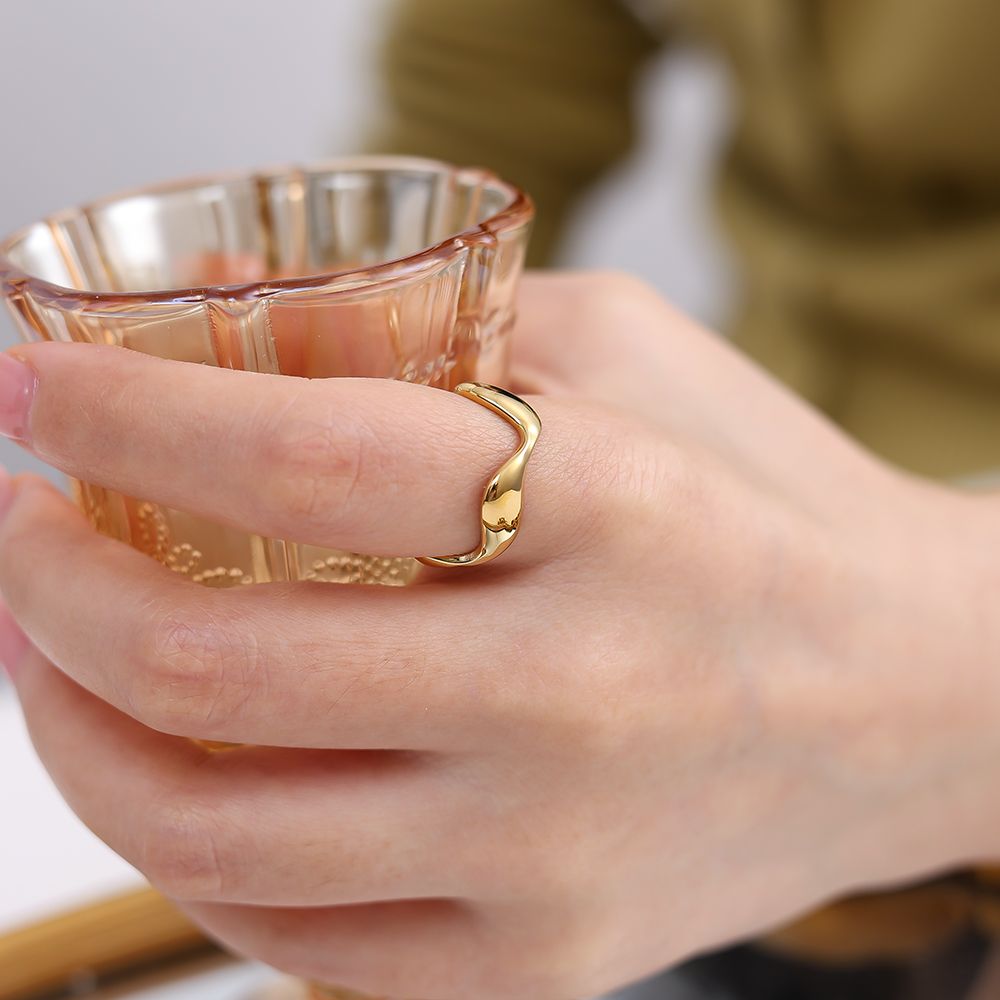 Anel de Onda Ajustável Banhado em Ouro 18k