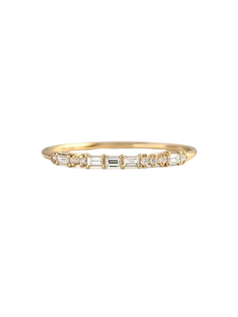 Anel Dourado Minimalista com Zircónias em Linha