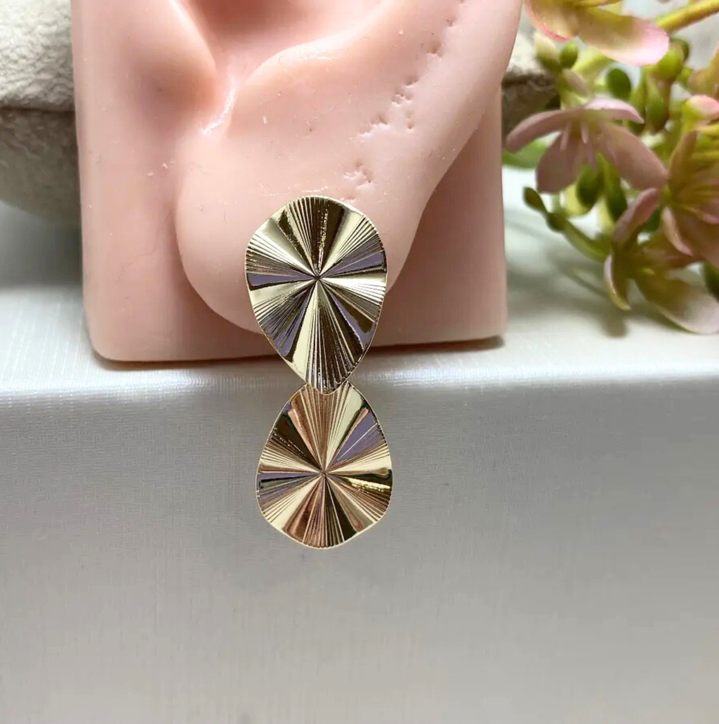 Brinco 2 Gotas Frisadas Semijoia Ouro