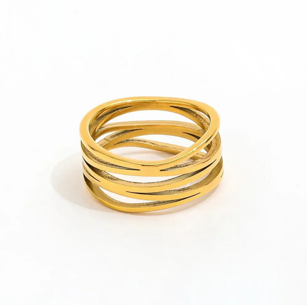Anel Dourado de Design de Aros Entrelaçados