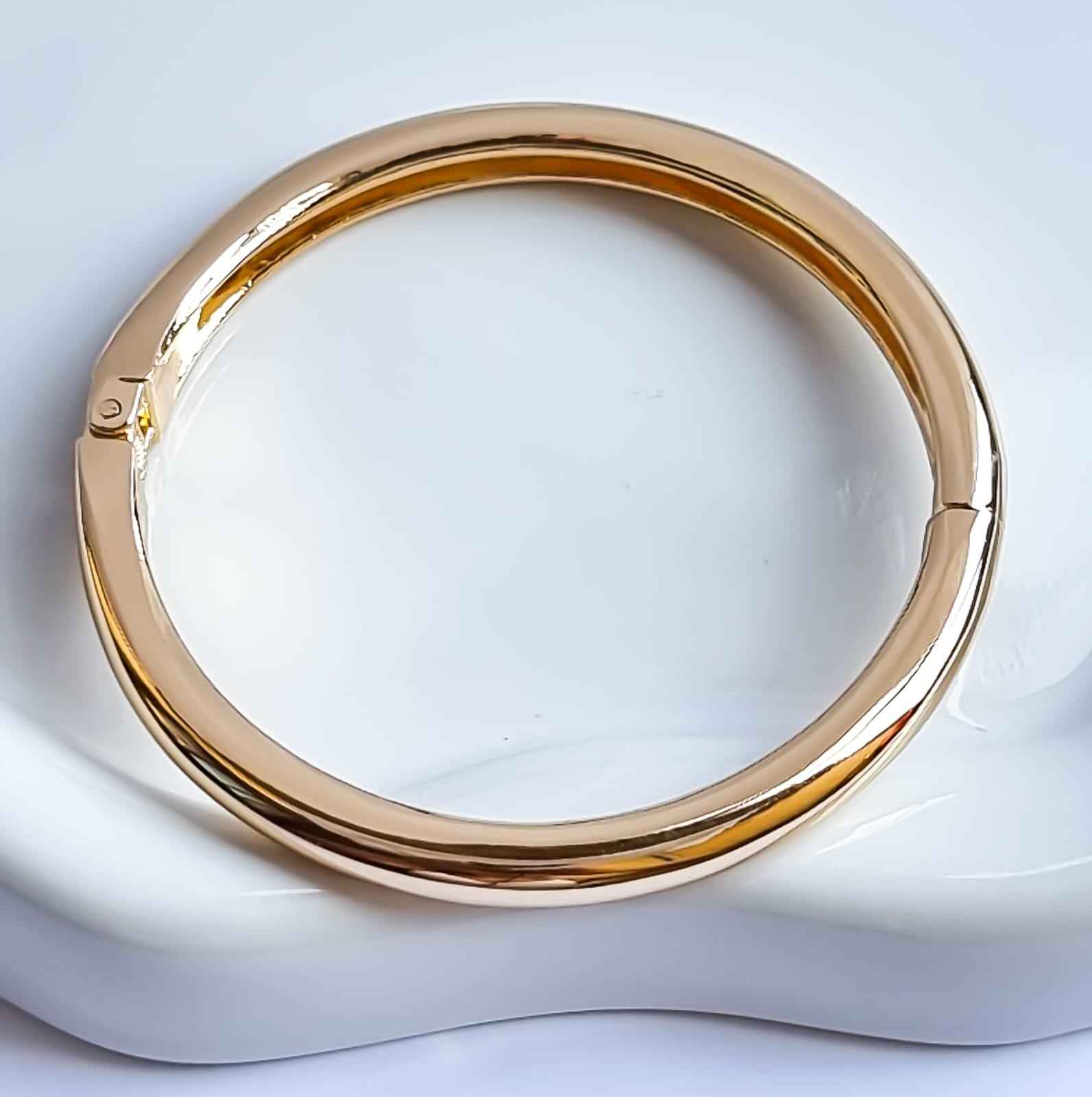 Pulseira Rígida Elegante Banhada a Ouro
