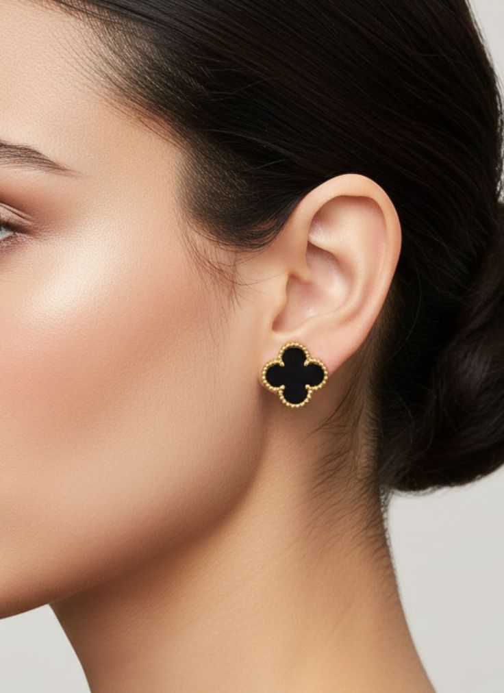 Brincos em Aço Dourado com Trevo Preto